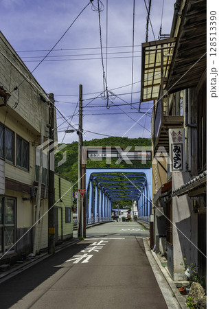 津島町岩松 岩松商店街と新橋 愛媛県宇和島市 津島町岩松 岩松商店街と新橋 愛媛県宇和島市 128513390