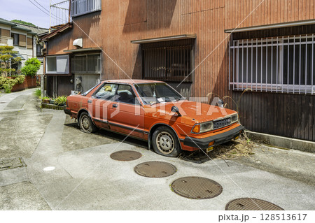 津島町岩松　本通りの町並み　日産ブルーバード　愛媛県宇和島市 128513617