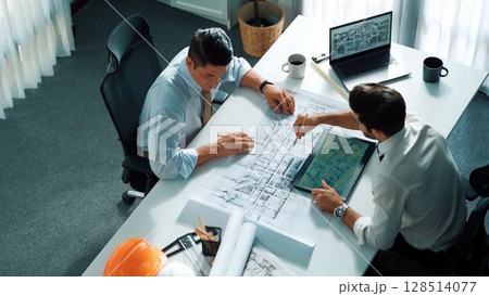 Top view of manager talk and discussing about house construction. Alimentation. 128514077