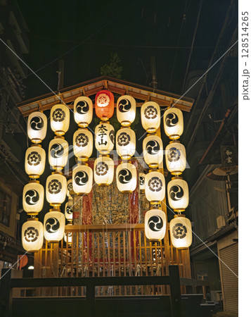 祇園祭・太子山|静寂の夜に浮かぶ聖徳太子ゆかりの山鉾 祇園祭・太子山|静寂の夜に浮かぶ聖徳太子ゆかりの山鉾 128514265