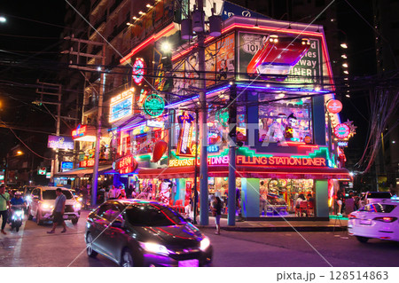 躍動するフィリピン - 賑わうマニラ・ブルゴス通りの夕景 　都市景観（2025年5月） 128514863