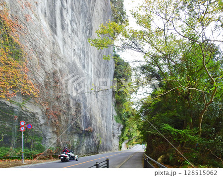 人気観光スポット大分県耶馬渓秋の青の洞門 128515062