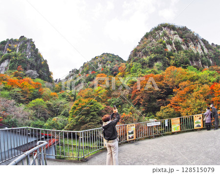 大分県中津市の人気観光スポット一目八景の紅葉 128515079