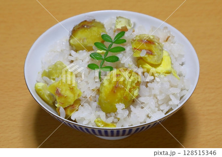 栗ご飯（秋の味覚イメージ） 128515346