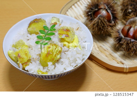 栗ご飯（秋の味覚イメージ） 128515347