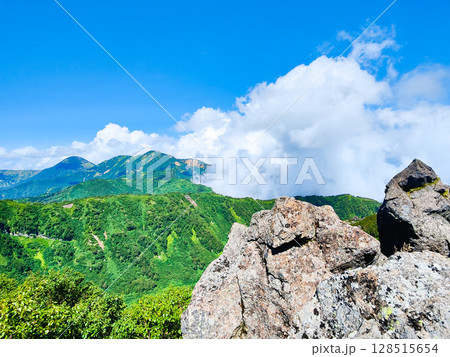 夏の妙高山登山(北峰頂上から焼山・火打山方面の眺め) 夏の妙高山登山(北峰頂上から焼山・火打山方面の眺め) 128515654