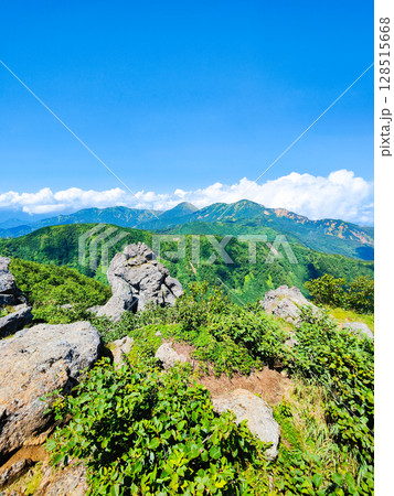 夏の妙高山登山(北峰頂上から焼山・火打山方面の眺め) 夏の妙高山登山(北峰頂上から焼山・火打山方面の眺め) 128515668