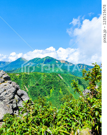 夏の妙高山登山(北峰頂上から焼山・火打山方面の眺め) 夏の妙高山登山(北峰頂上から焼山・火打山方面の眺め) 128515678