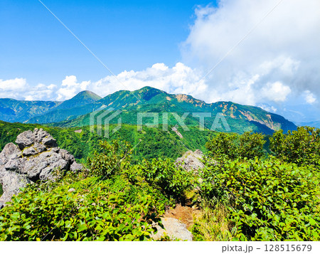夏の妙高山登山(北峰頂上から焼山・火打山方面の眺め) 夏の妙高山登山(北峰頂上から焼山・火打山方面の眺め) 128515679