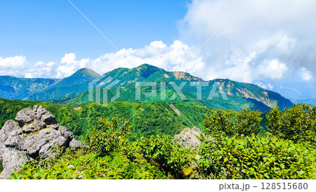 夏の妙高山登山(北峰頂上から焼山・火打山方面の眺め) 夏の妙高山登山(北峰頂上から焼山・火打山方面の眺め) 128515680