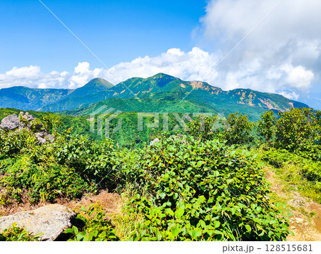 夏の妙高山登山(北峰頂上から焼山・火打山方面の眺め) 夏の妙高山登山(北峰頂上から焼山・火打山方面の眺め) 128515681