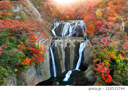 【茨城県】袋田の滝の紅葉 128515744