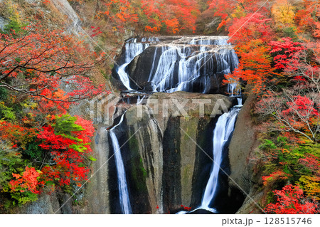 【茨城県】袋田の滝の紅葉 128515746