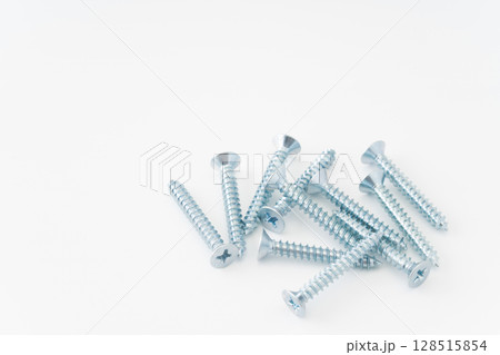 白背景にタッピングねじ 128515854