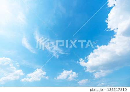 青空と雲と太陽 青空と雲と太陽 128517810