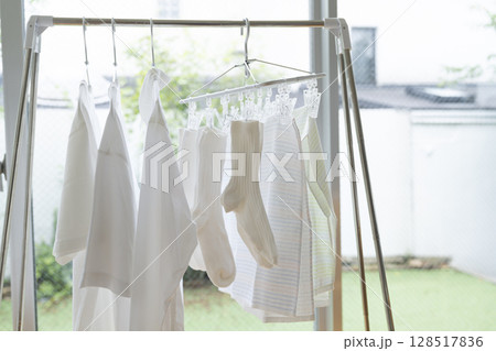 洗濯物の部屋干し イメージ 洗濯物の部屋干し イメージ 128517836