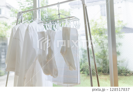 洗濯物の部屋干し　イメージ 128517837