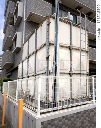 マンションの受水槽 128518300