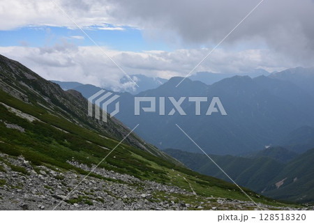 立山・室堂 雄山の夏景色 立山・室堂 雄山の夏景色 128518320