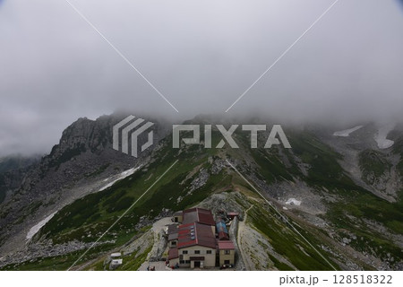 立山・室堂　雄山の夏景色 128518322