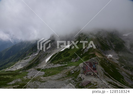 立山・室堂　雄山の夏景色 128518324