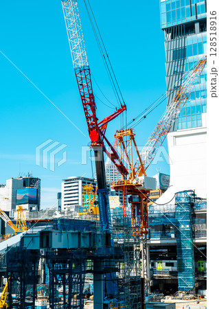 変貌する東京 工事中のJR渋谷駅西口 2025.06　g-4 ライトカラー 128518916