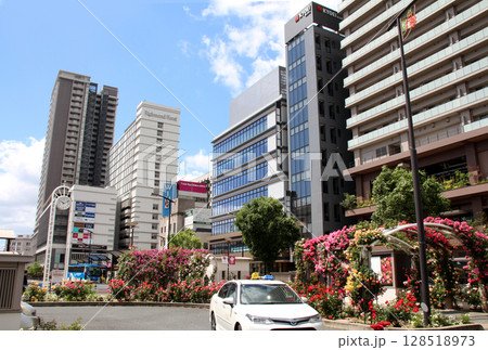 山陽新幹線山陽本線福山駅の駅前広場 128518973