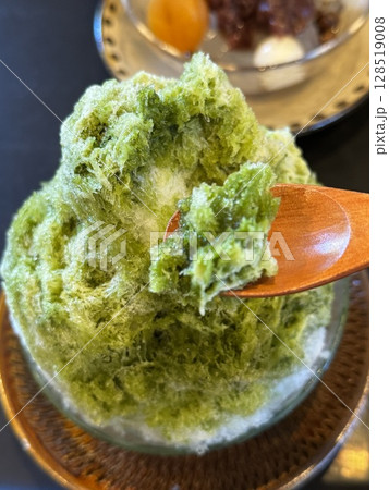 涼やかな抹茶かき氷 128519008