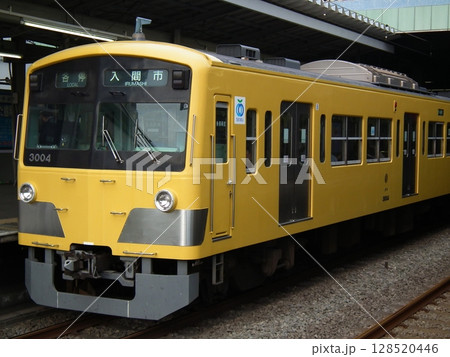 入間市行きの西武3000系 3003F 入間市行きの西武3000系 3003F 128520446