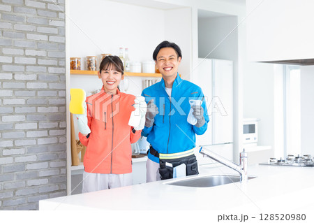 ハウスクリーニング スタッフのポートレート ハウスクリーニング スタッフのポートレート 128520980
