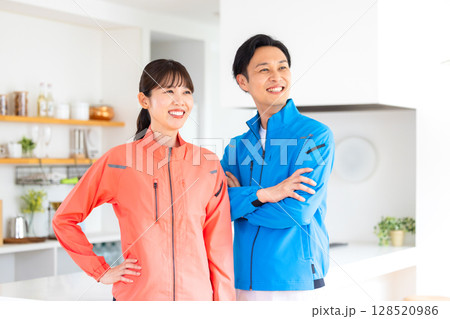 ハウスクリーニング　スタッフのポートレート 128520986