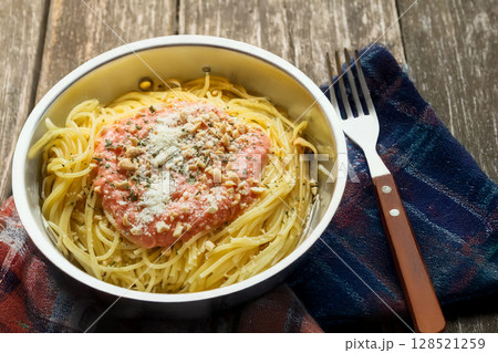 イタリアンパスタ Typical Italian dish pasta (spaghetti) イタリアンパスタ Typical Italian dish pasta (spaghetti) 128521259