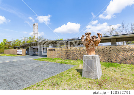 新潟県長岡市　晴天の新潟県立歴史博物館 128522791