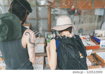 inbound tourist 128522999