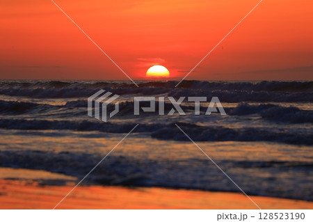 房総の海と朝焼け 房総の海と朝焼け 128523190