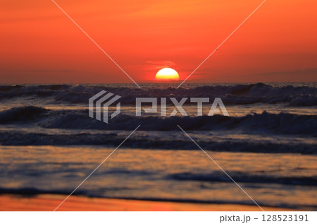 房総の海と朝焼け 房総の海と朝焼け 128523191