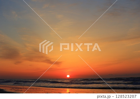 房総の海と朝焼け 房総の海と朝焼け 128523207