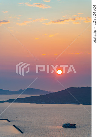 （福岡県）福岡タワーから眺める博多湾夕景 128524924