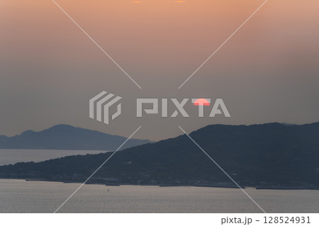 （福岡県）福岡タワーから眺める博多湾夕景 128524931