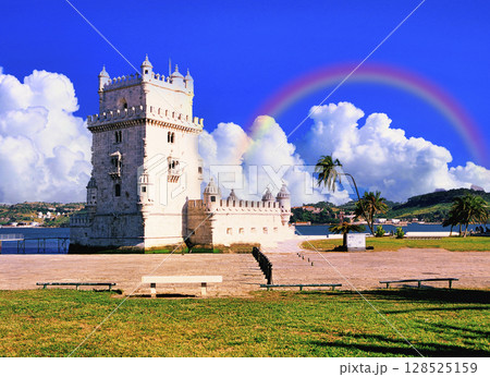 リスボンのベレンの塔にかかる虹 128525159