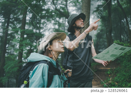 inbound tourist 128526061