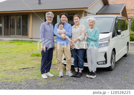 三世代家族　旅行イメージ 128526225