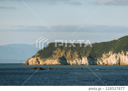 【東京九州フェリーはまゆう新門司行　高知県沖の島沖を航行】 128527877