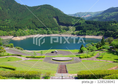 愛媛県四国中央市 てらの湖畔広場 愛媛県四国中央市 てらの湖畔広場 128528041