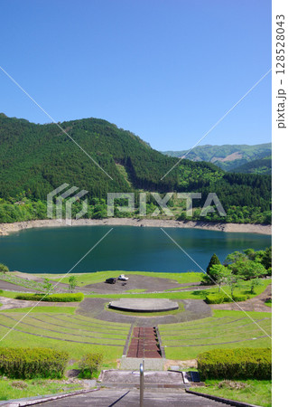 愛媛県四国中央市 てらの湖畔広場 愛媛県四国中央市 てらの湖畔広場 128528043