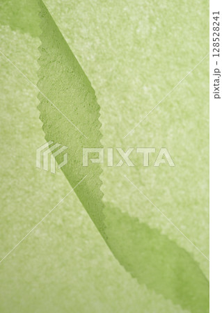 和紙による黄緑グラデーション【背景素材】 128528241