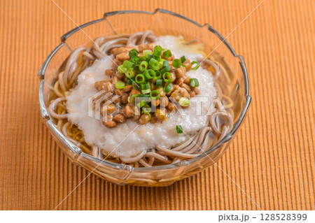 長芋と納豆のぶっかけ蕎麦 長芋と納豆のぶっかけ蕎麦 128528399