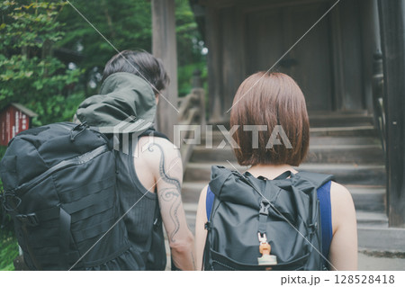 inbound tourist 128528418