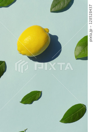 レモンとレモンの葉の背景 128528437