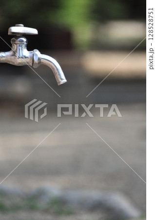 水道の蛇口と節水 水道の蛇口と節水 128528751
